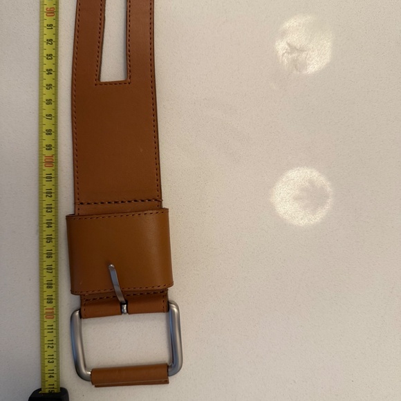 Lacoste Wide Tan Leather Belt – Iconic Croc Logo – Stylish Statement Piece! - Picture 3 of 5